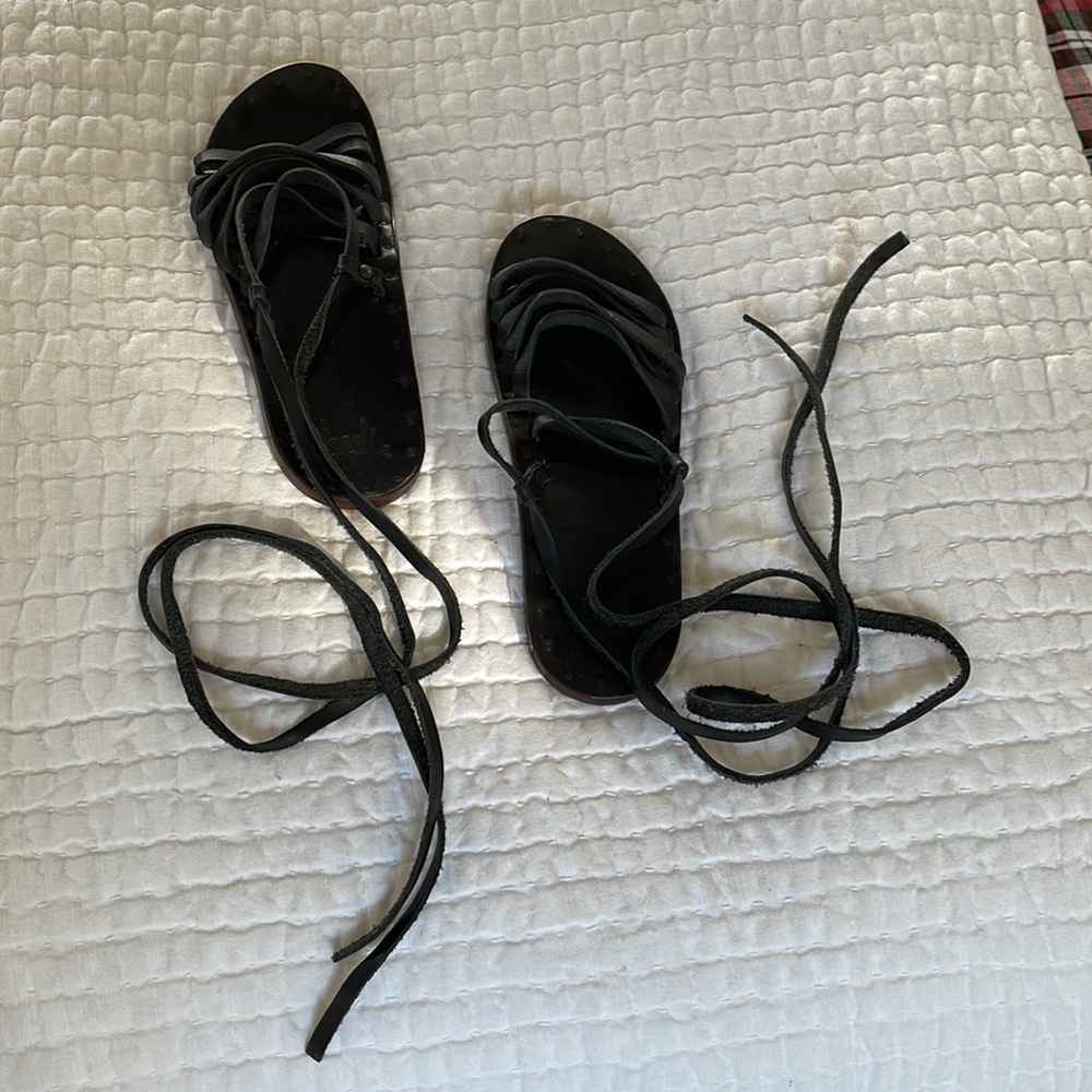 Beek Leather Heron Sandal Black Strappy Lace Up 7